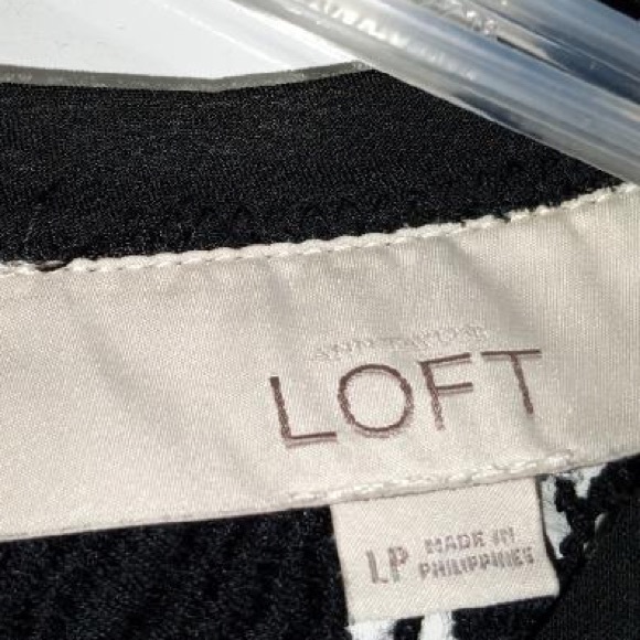 Black opened blouse - Picture 3 of 3